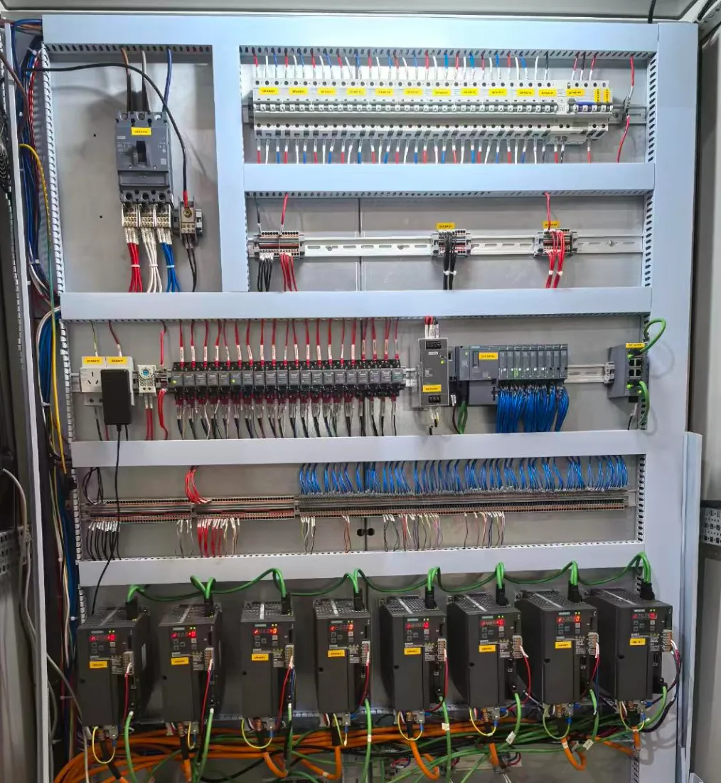 电控柜:ET 200SP CPU 1514SP T 与 SINAMICS V90 PN 伺服驱动(项目实拍)